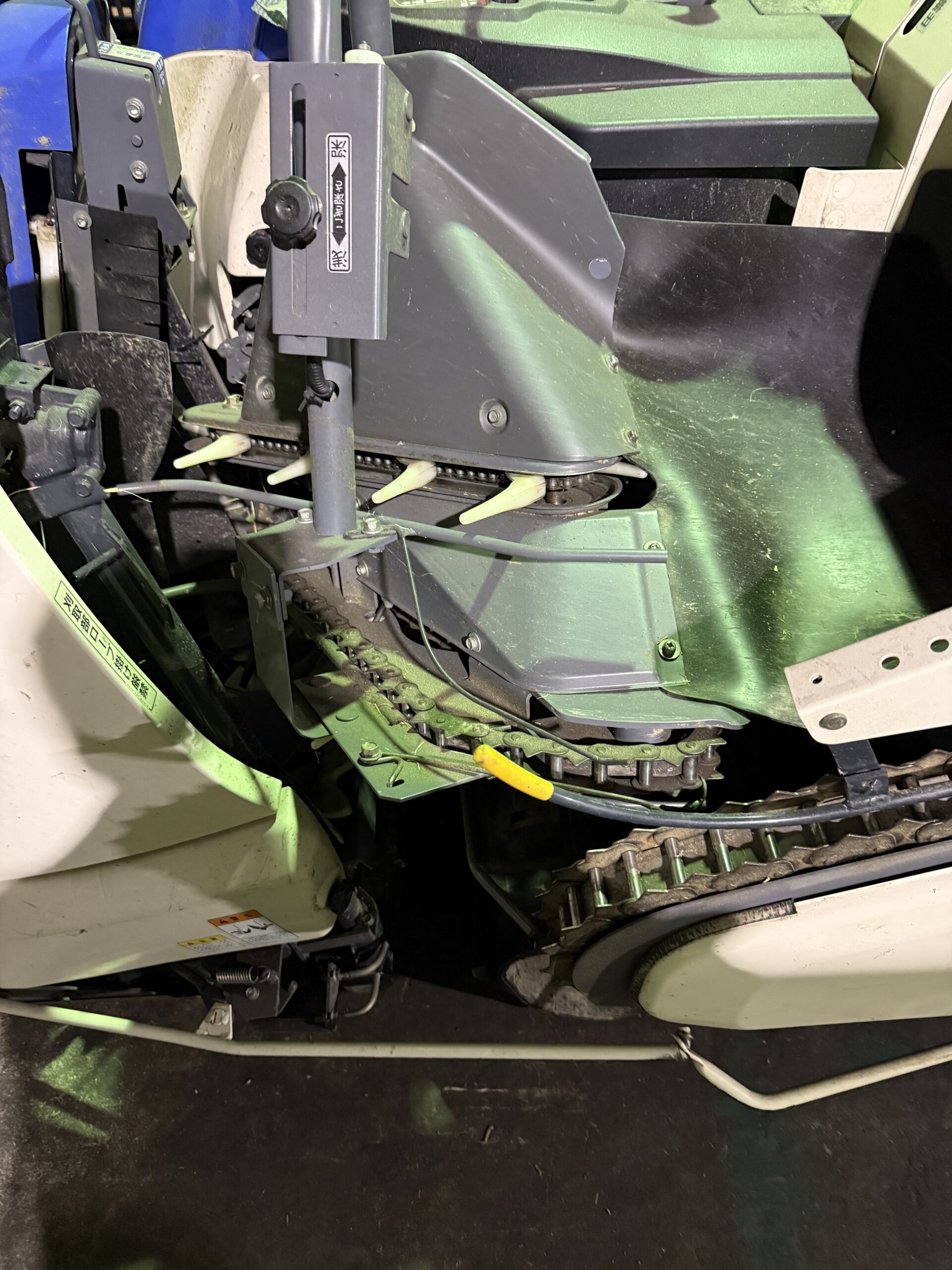 ~稲刈り機「コンバイン」清掃の苦労と大変さ~