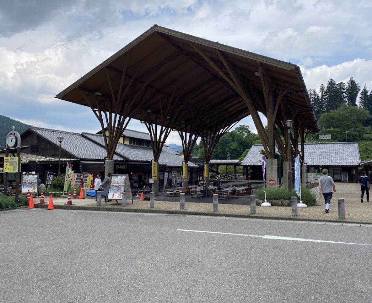山の中に佇む道の駅・・・「どんぐりの里いなぶ」