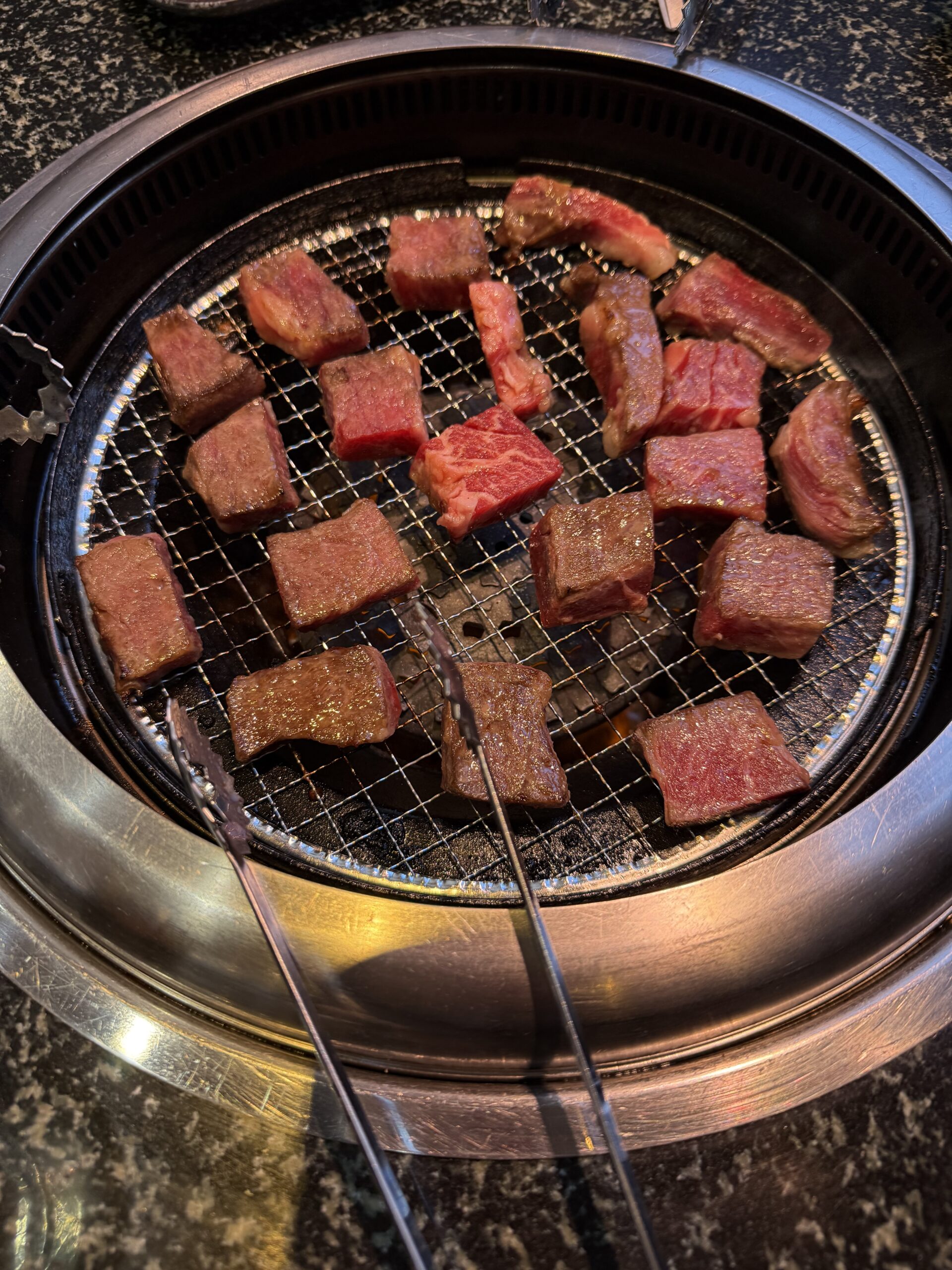 　柔らかジューシー😋　霜降り牛の「肉寿司」＆「焼肉」