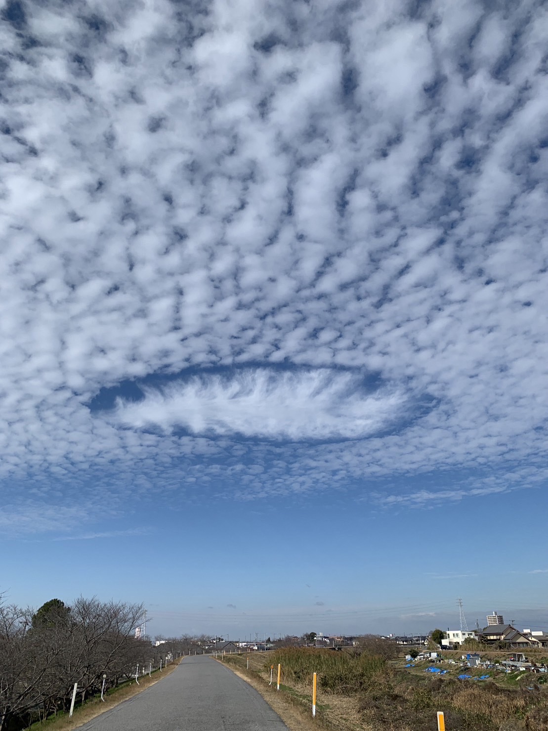 穴あき雲について